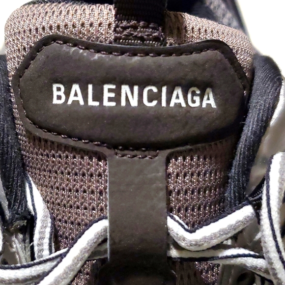 Balenciaga - Picture 2 of 9